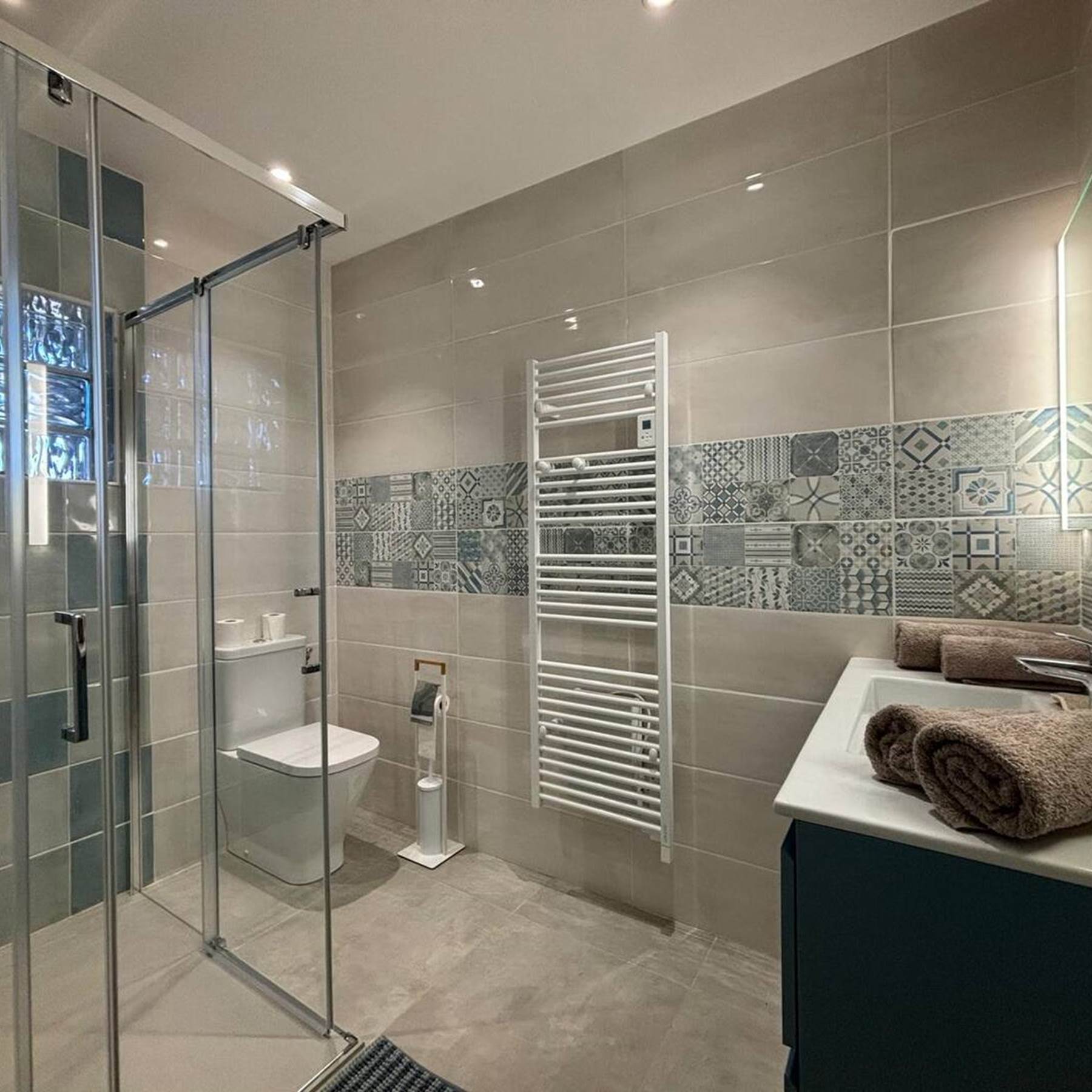 Le Clos des Agapanthes - salle de bain, simple vasque, douche à l'italienne, wc-galerie