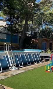 piscine et bungalow