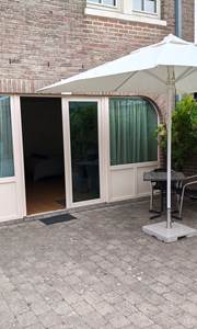Accès indépendant via la cour, terrasse privative face au studio