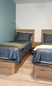 Chambre bleue lits séparés