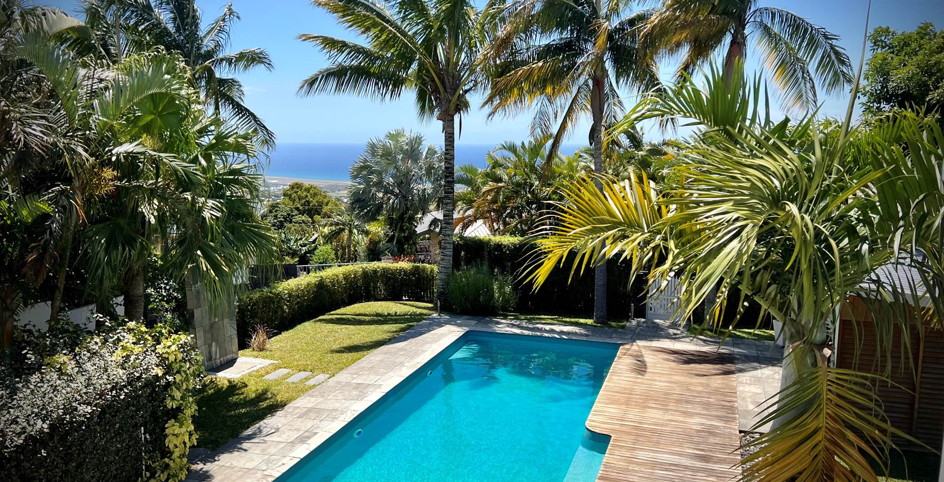 Jardin & piscine - La villa des cannes - Sainte Marie - île de la  Reunion