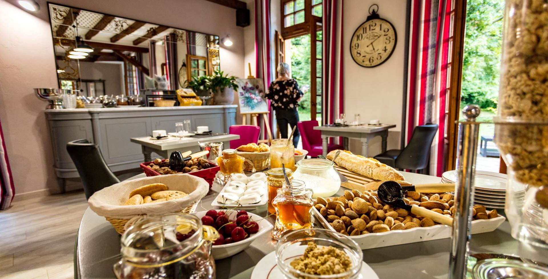 Hostellerie du grand duc salle de petit dej 2