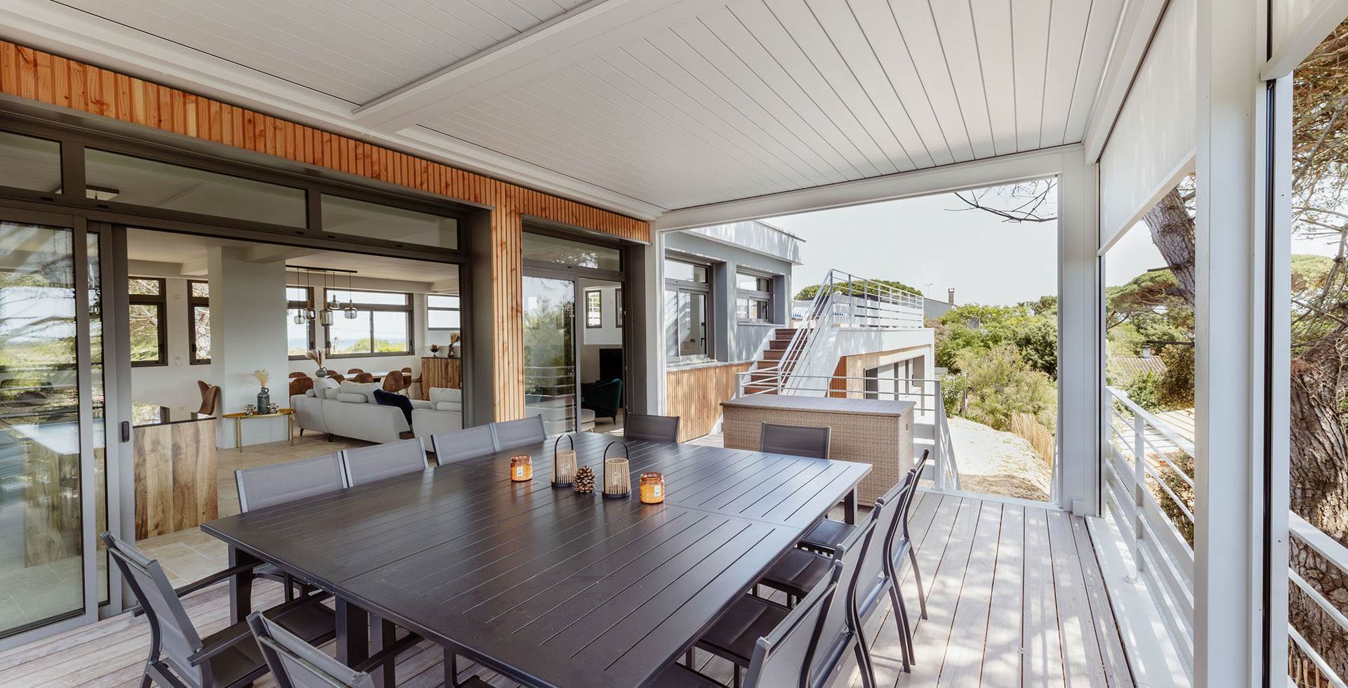 Terrasse en bois & salon de jardin Profitez des longues soirées d’été autour d’un apéritif