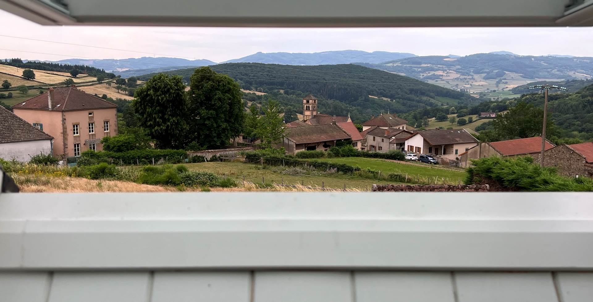 vue vallée depuis velux de chambre