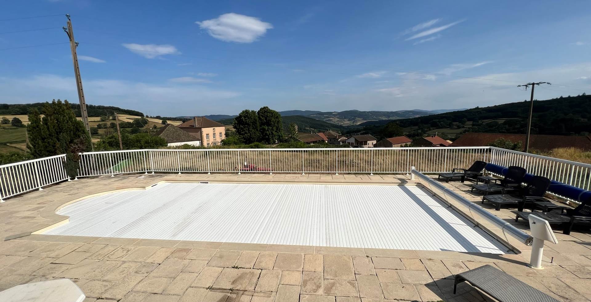 vue piscine fermé avec volet roulant