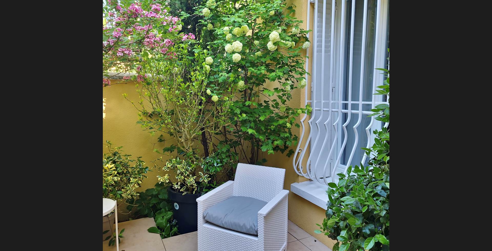 VILLA DU LAC VICHY - patio salon de jardin