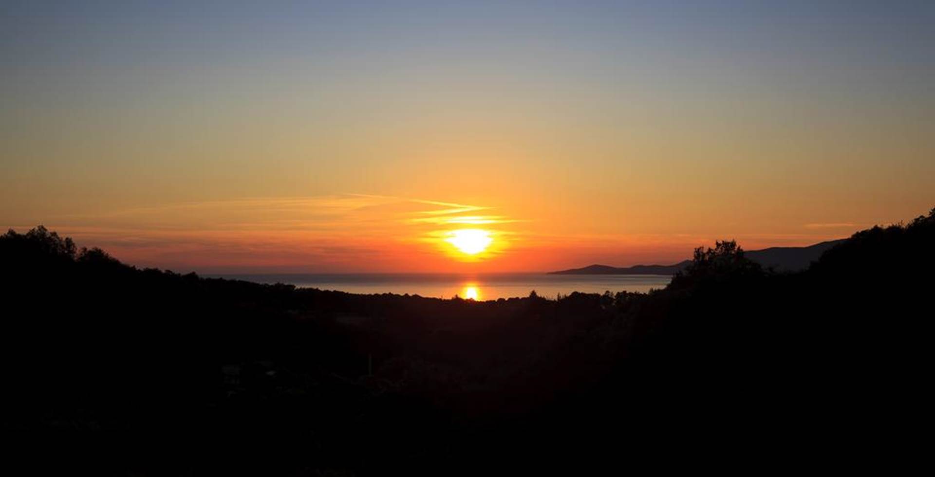 coucher du soleil au ruone en corse