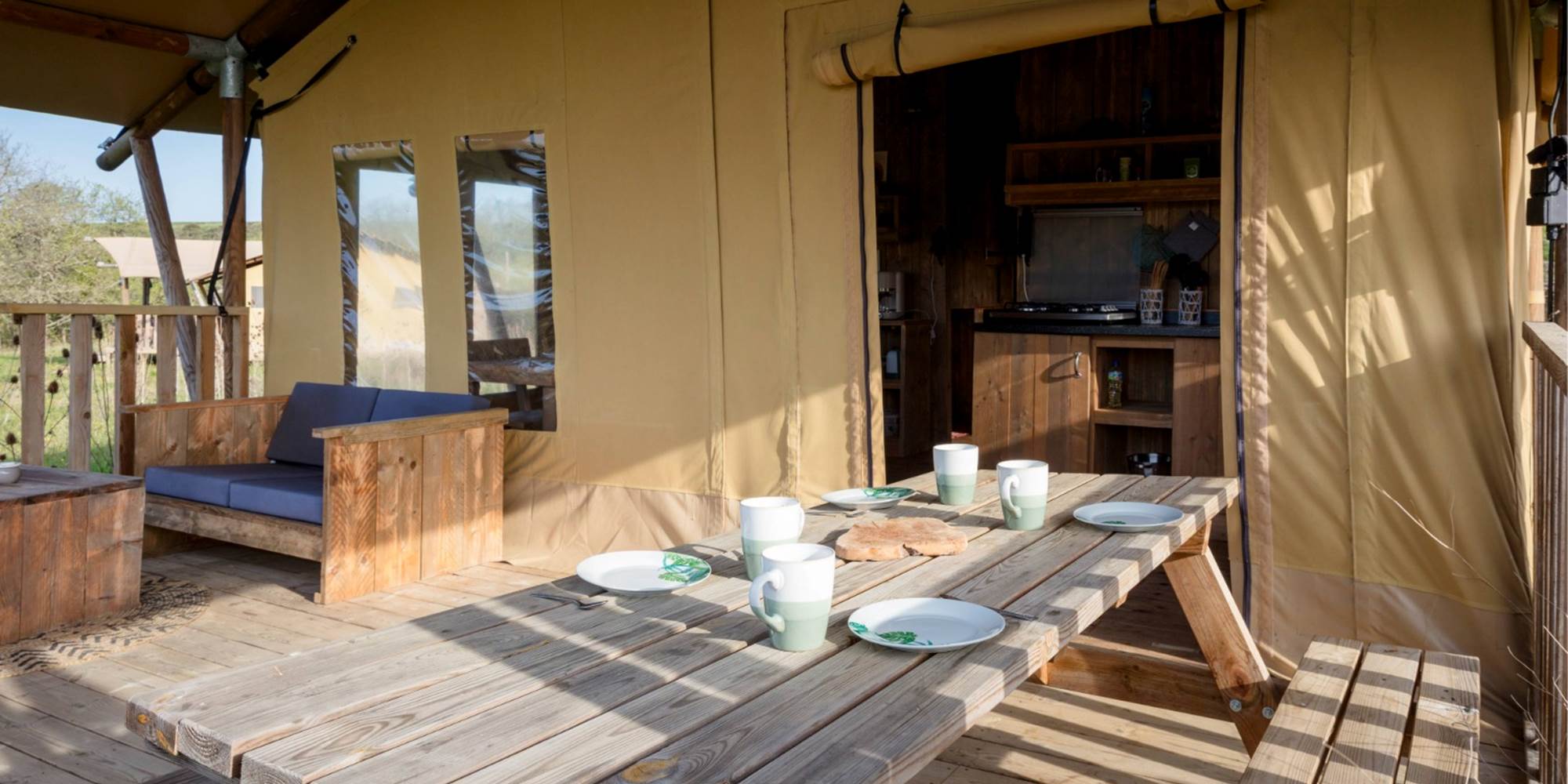 terrasse coin repas écolodges sunshine et sunset