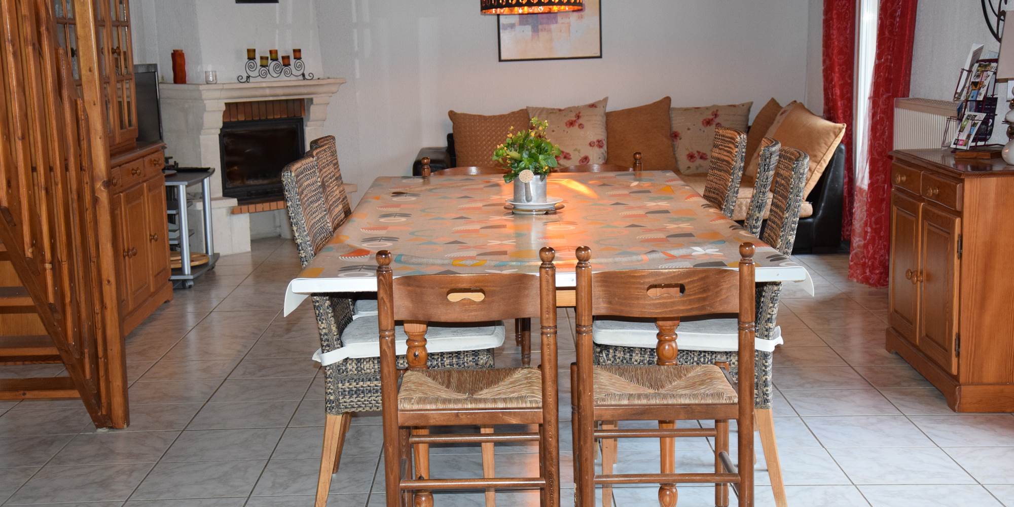 LA-SENTE-DES-VIGNES-LE-GITE-Salle-à-Manger