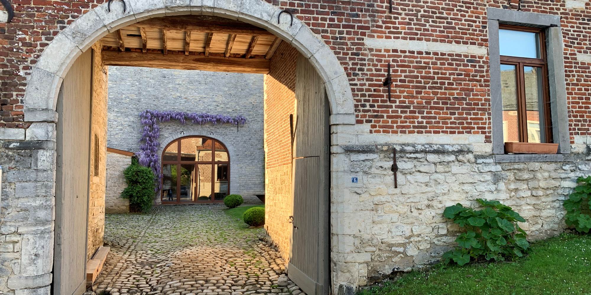 La Cense - Mélin - Porche d'entrée