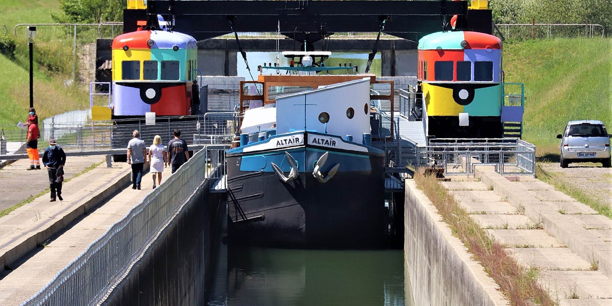 Rigole_de_la_pente_d'eau_et_machine