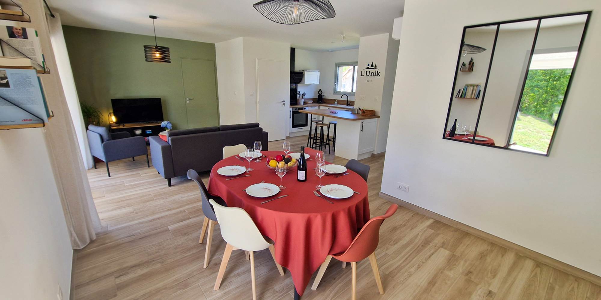 salon-convivial-gite-unik-vacances-famille-nature-creuse