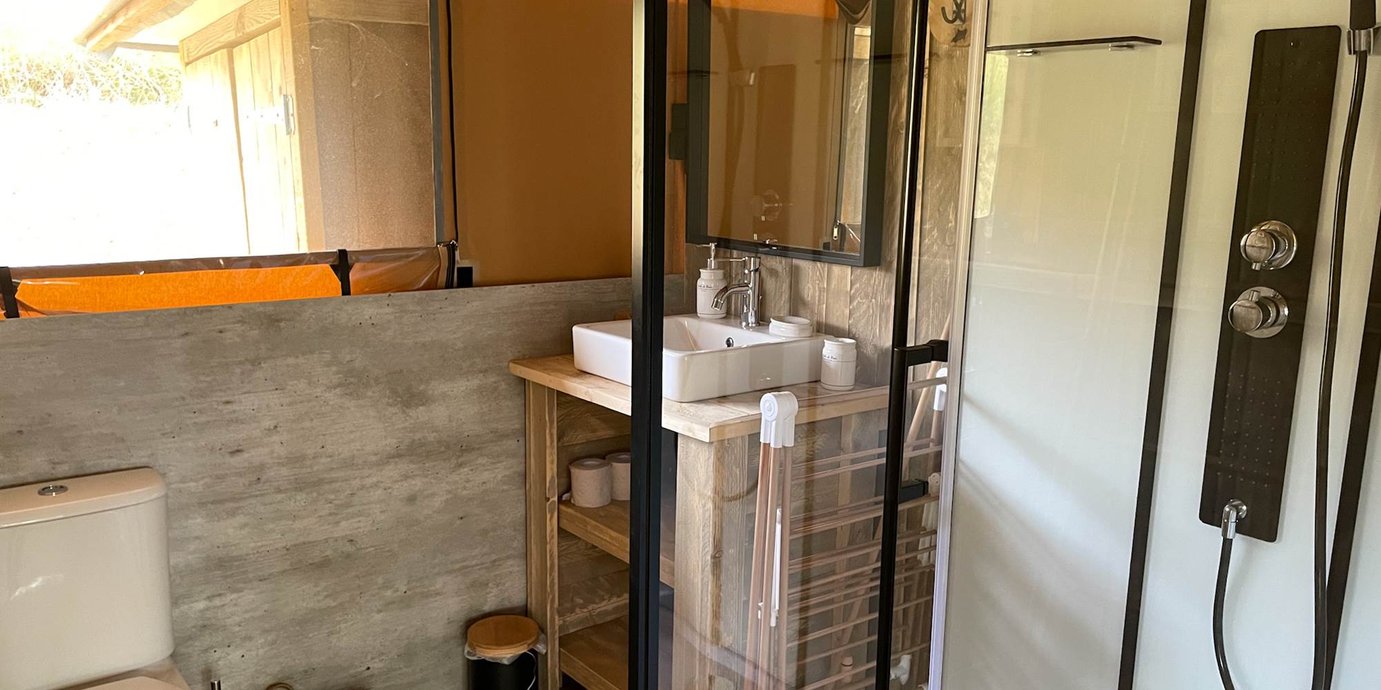 Hitton-Dreamer-intérieur-salle-de-douche-toilettes