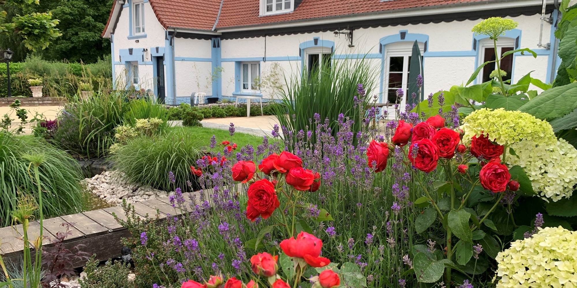 Le charme d’un gîte paisible, entouré par la nature.