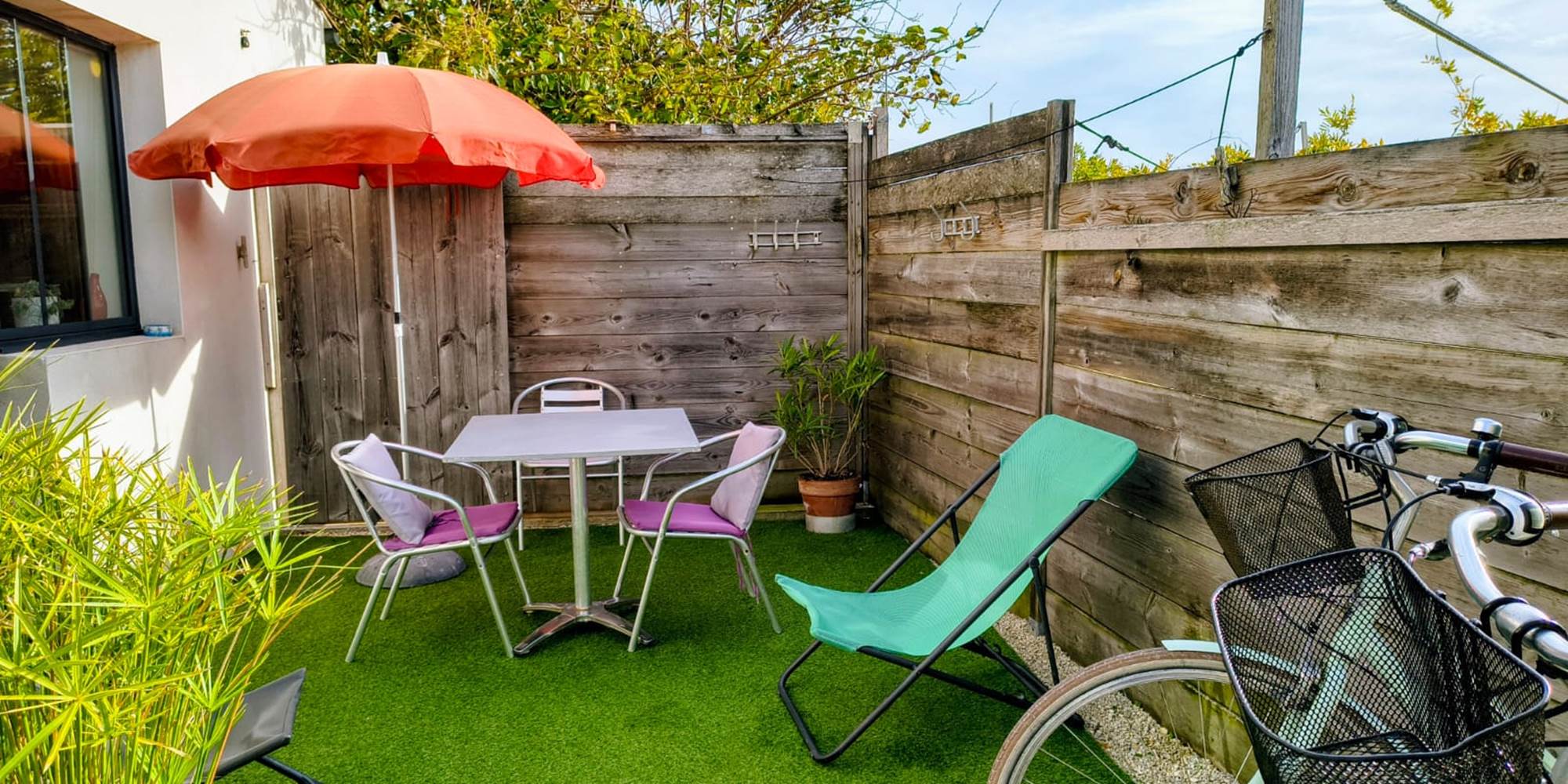 Terrasse lumineuse à  l'automne