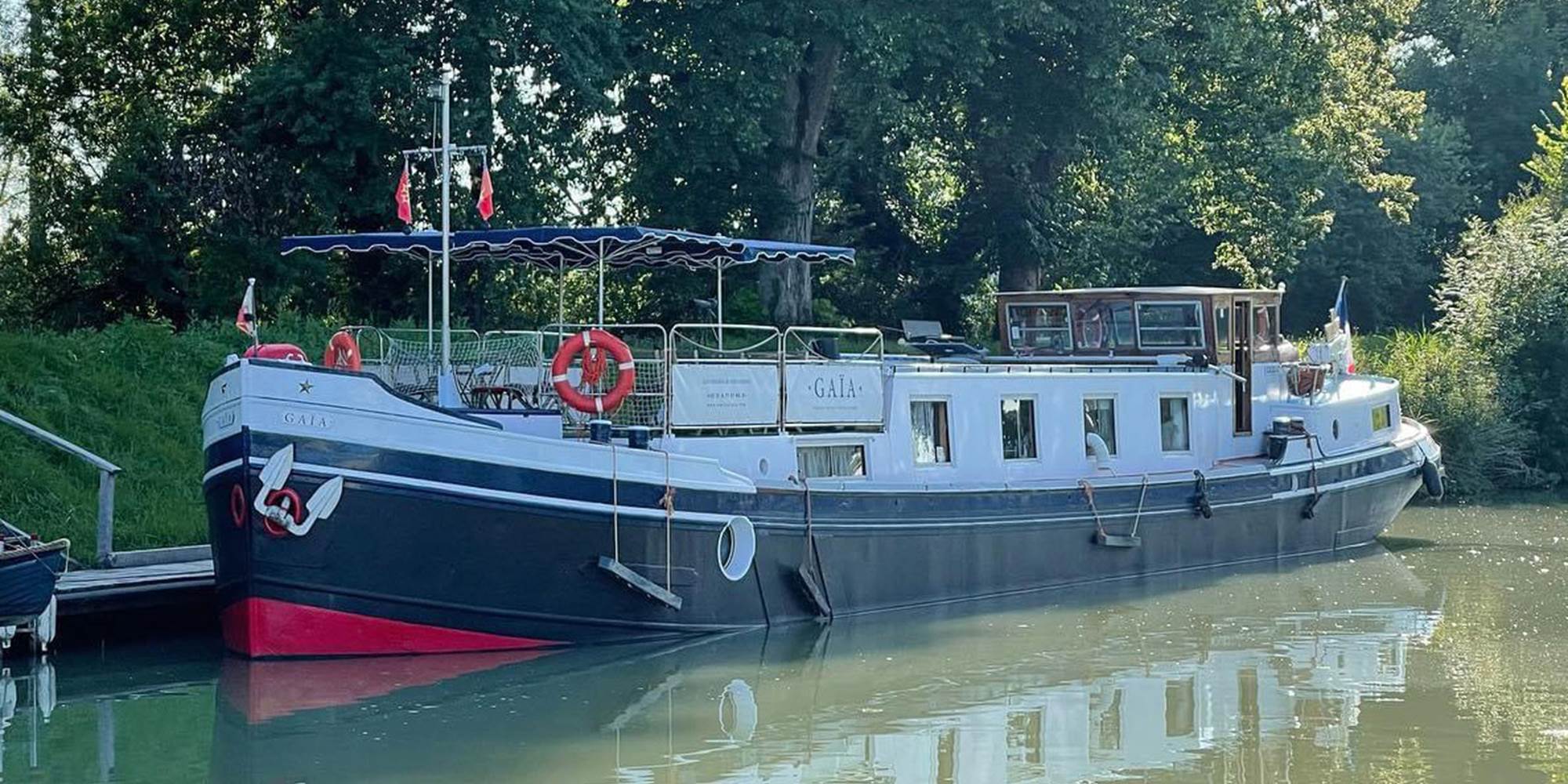 La Péniche Hôtel Gaïa parée à appareiller.