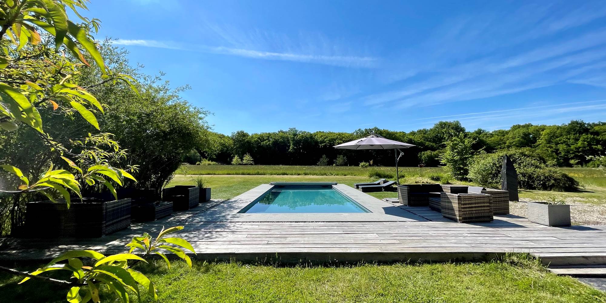 La Piscine Chauffée face au champ