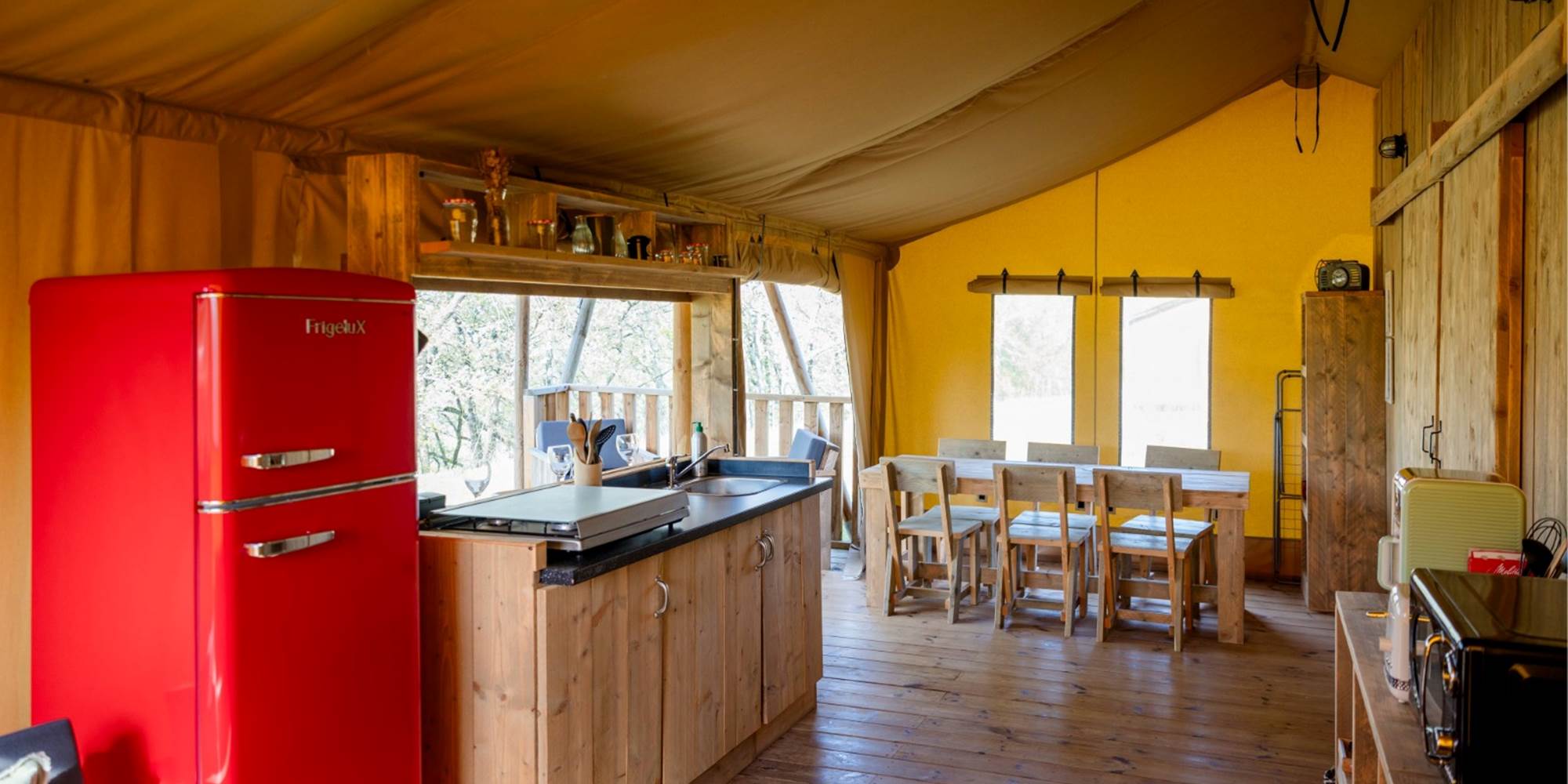 vue d'ensemble cuisine et salle à manger écolodge dreamer