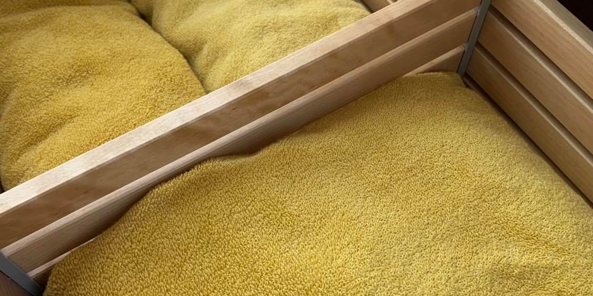 Tout confort dans nos chambres au Moulin de la Planquette : lits faits à l’arrivée et serviettes fournies