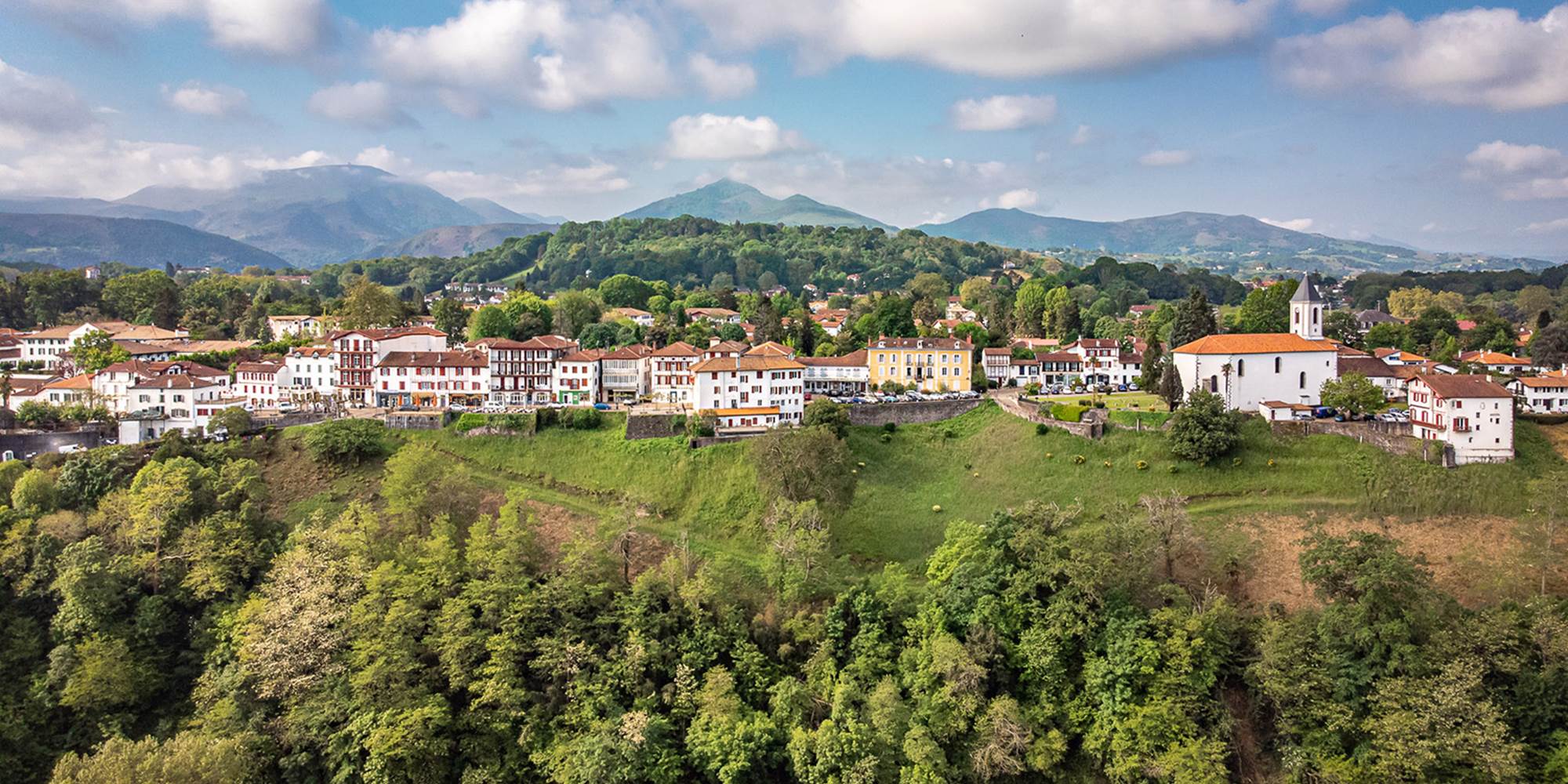 vue-generale-cambo-les-bains-village.jpg