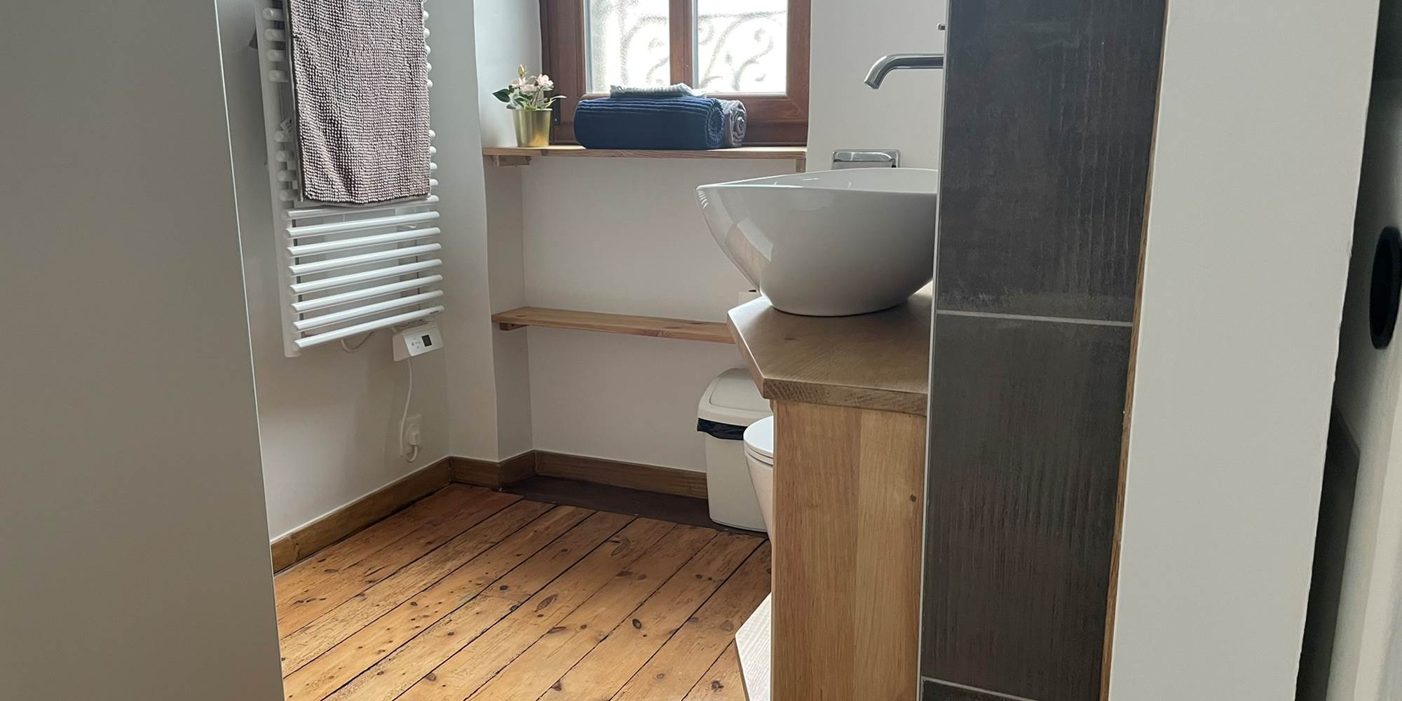 Photo de la  salle de bain de la Chambre Suisse - Chambres d'hôtes La Grange Richard à Dinsac