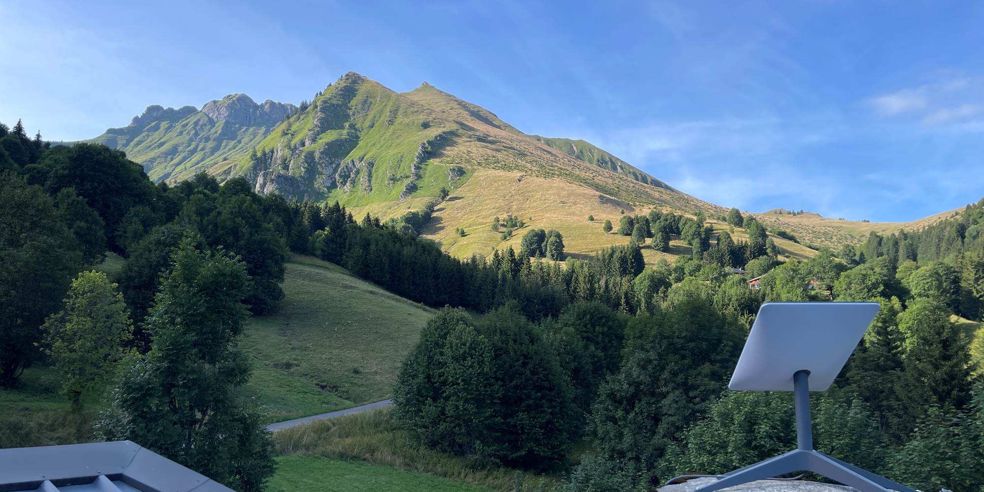 Wifi par satellite très haut débit. Visiconférence, télétravail, streaming 4k.