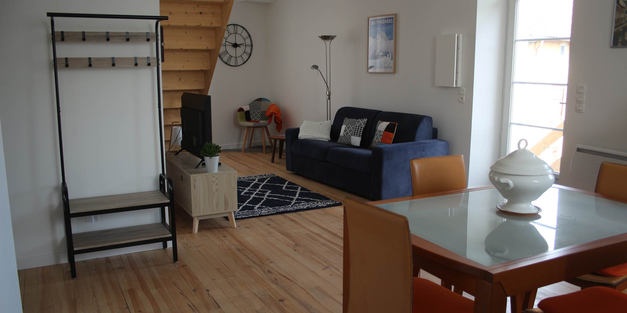 Gîte du canal : Coin repas et salon.