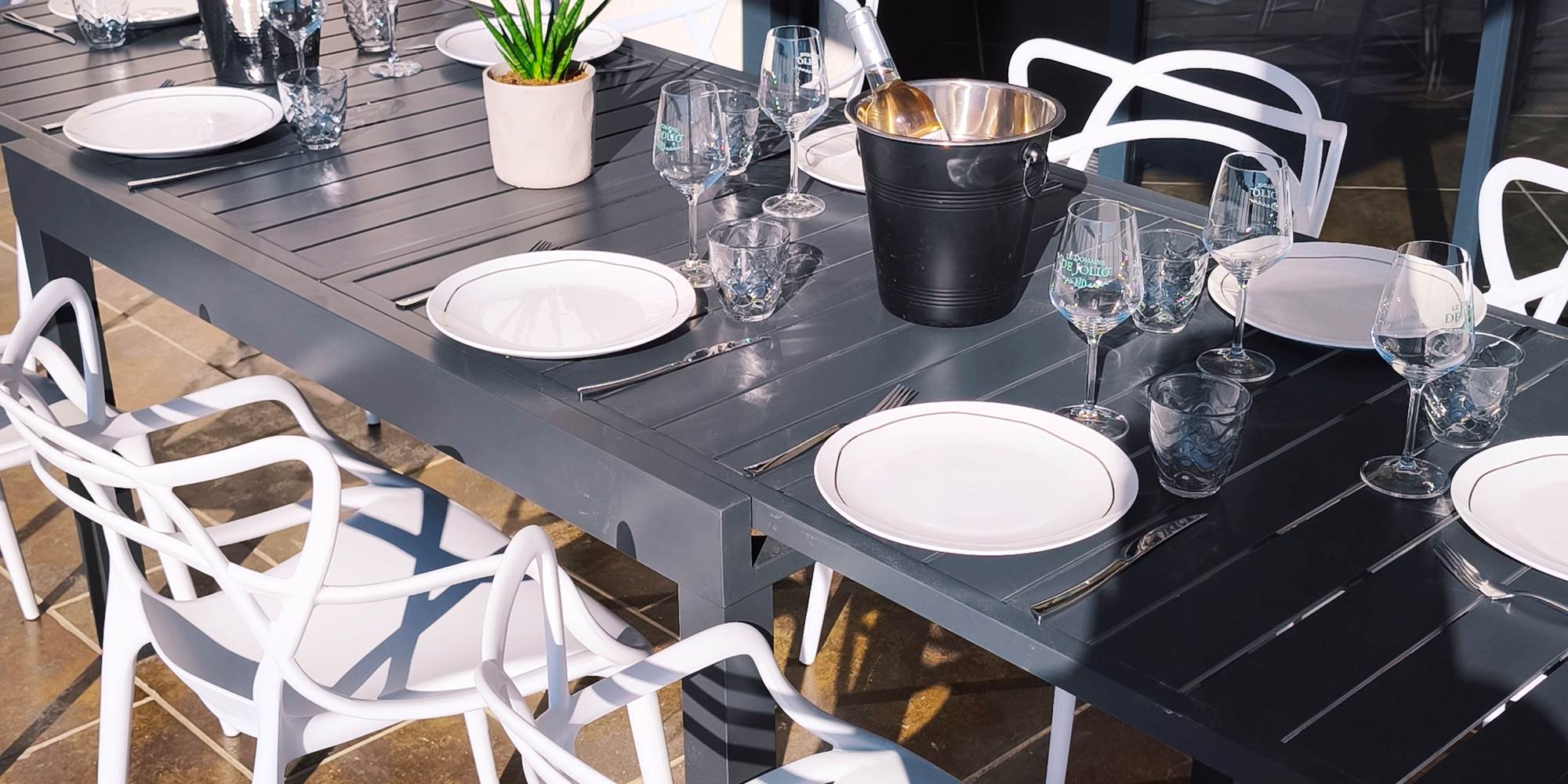 Table extérieure - Domaine de Jolio