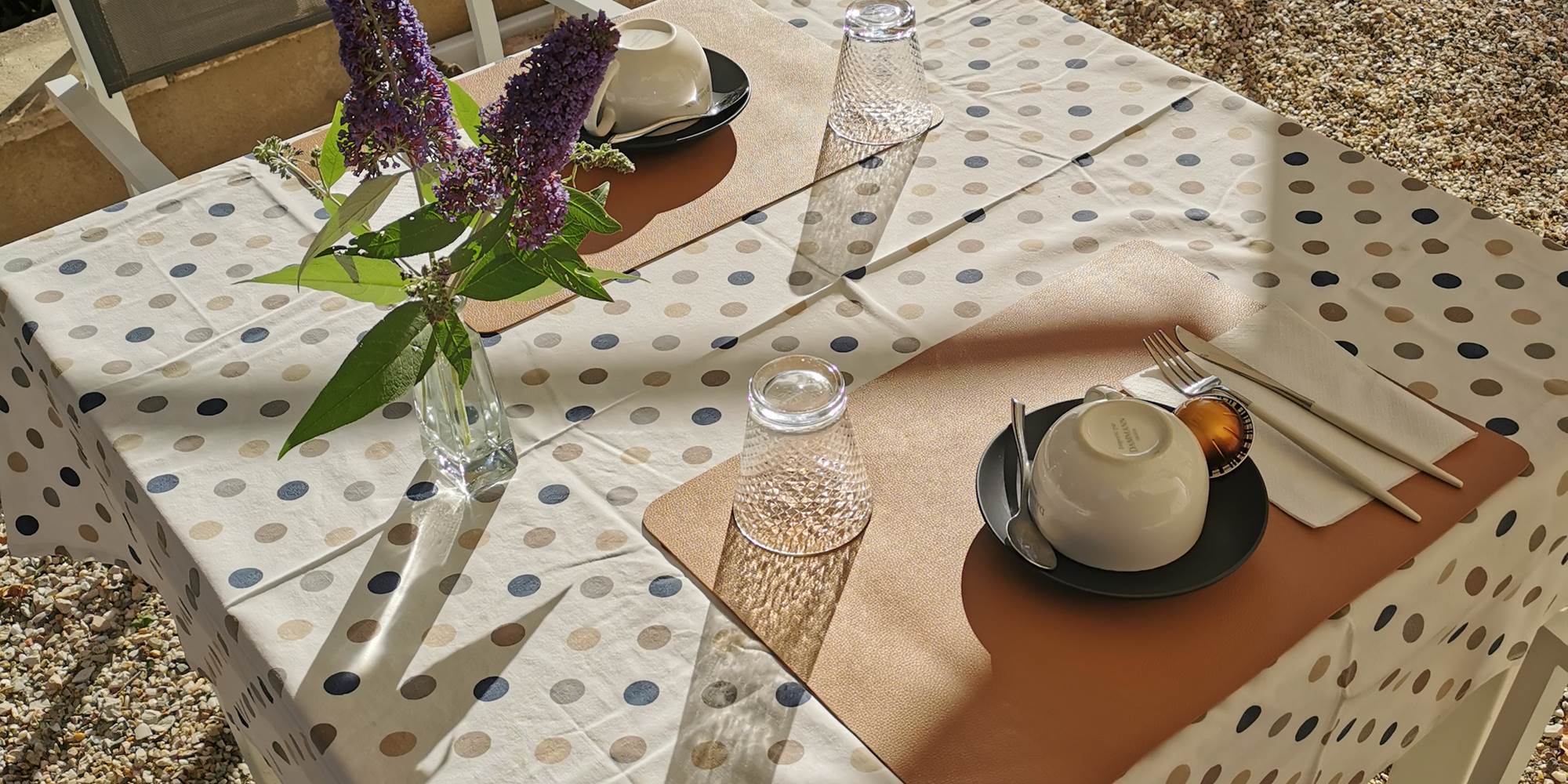 Table petit déjeuner extérieur-presta