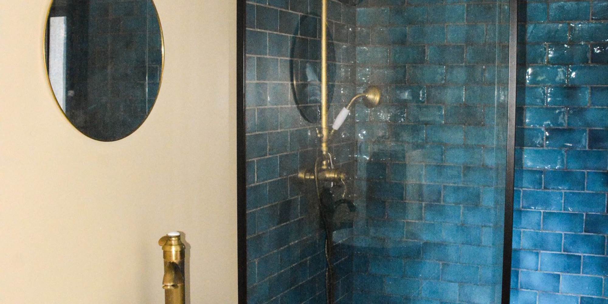 L'AUBERGE DU RANC : la salle de bain chambre Ficelle