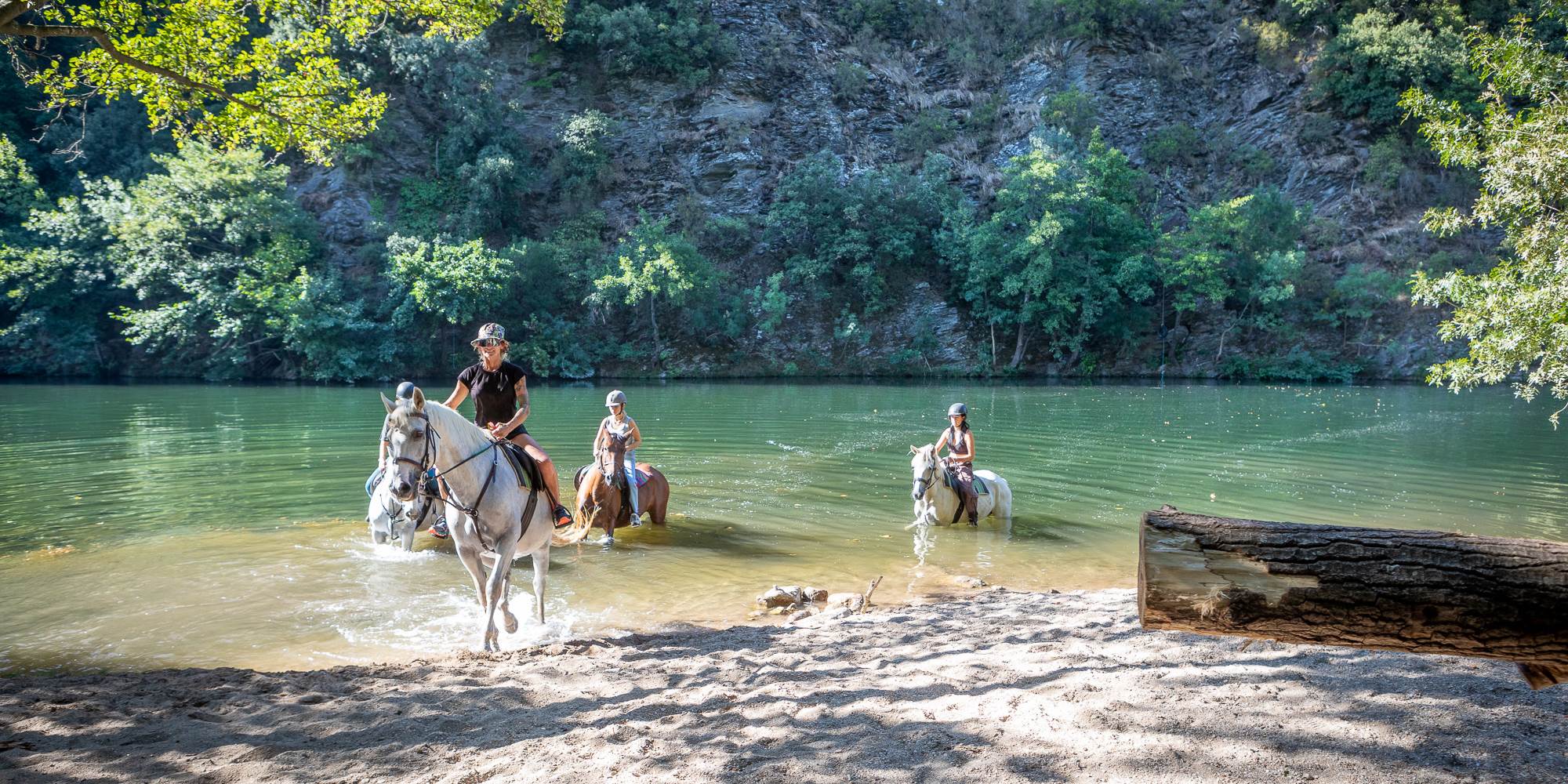 Baignade dans l'Orb - balade à cheval