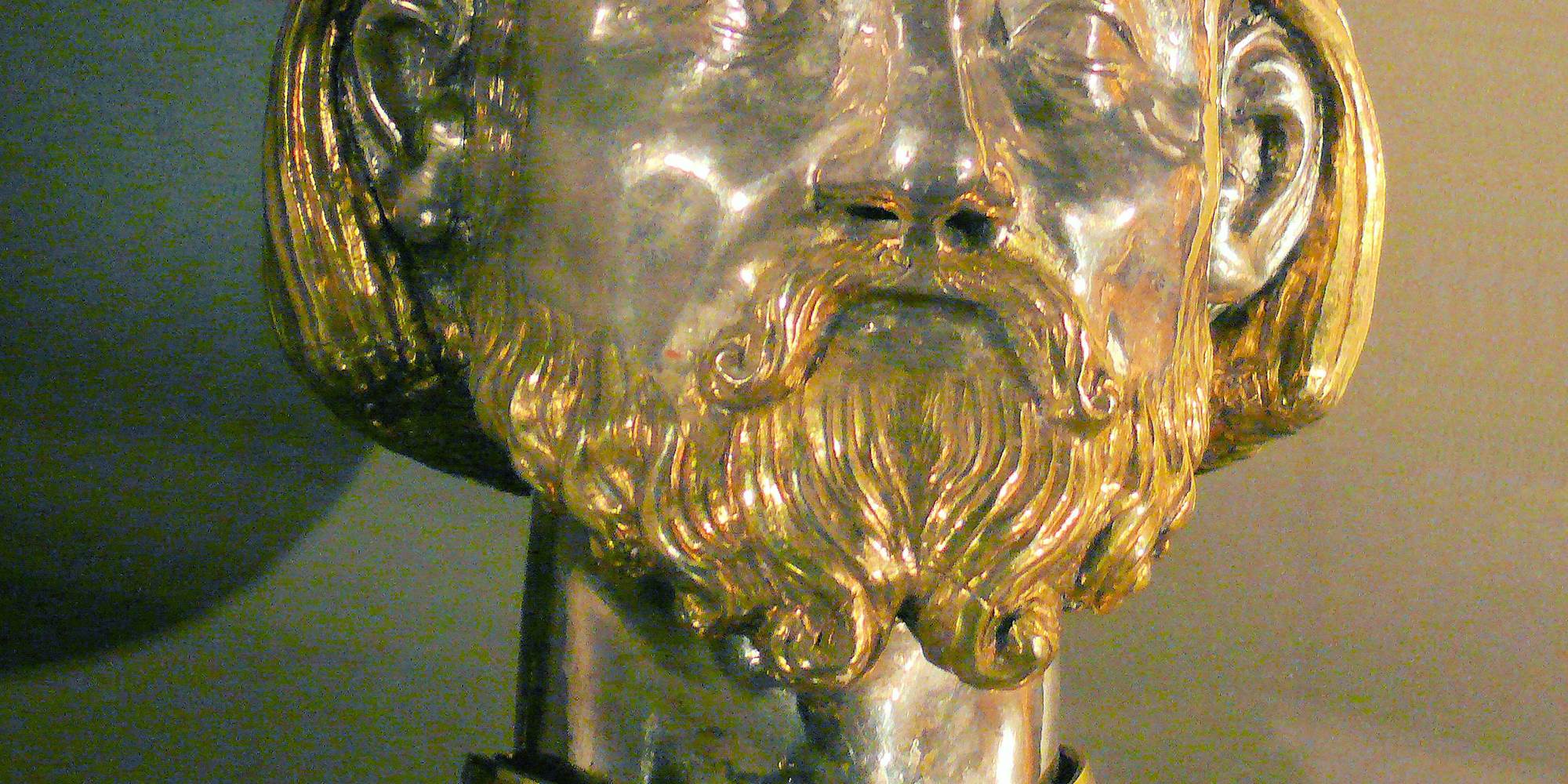 Buste reliquaire de Saint-Dumine (XVèmé s.), en argent repoussé partiellement doré. Dans l'église Saint-Pardoux, à Gimel-les-Cascades, classée monument historique