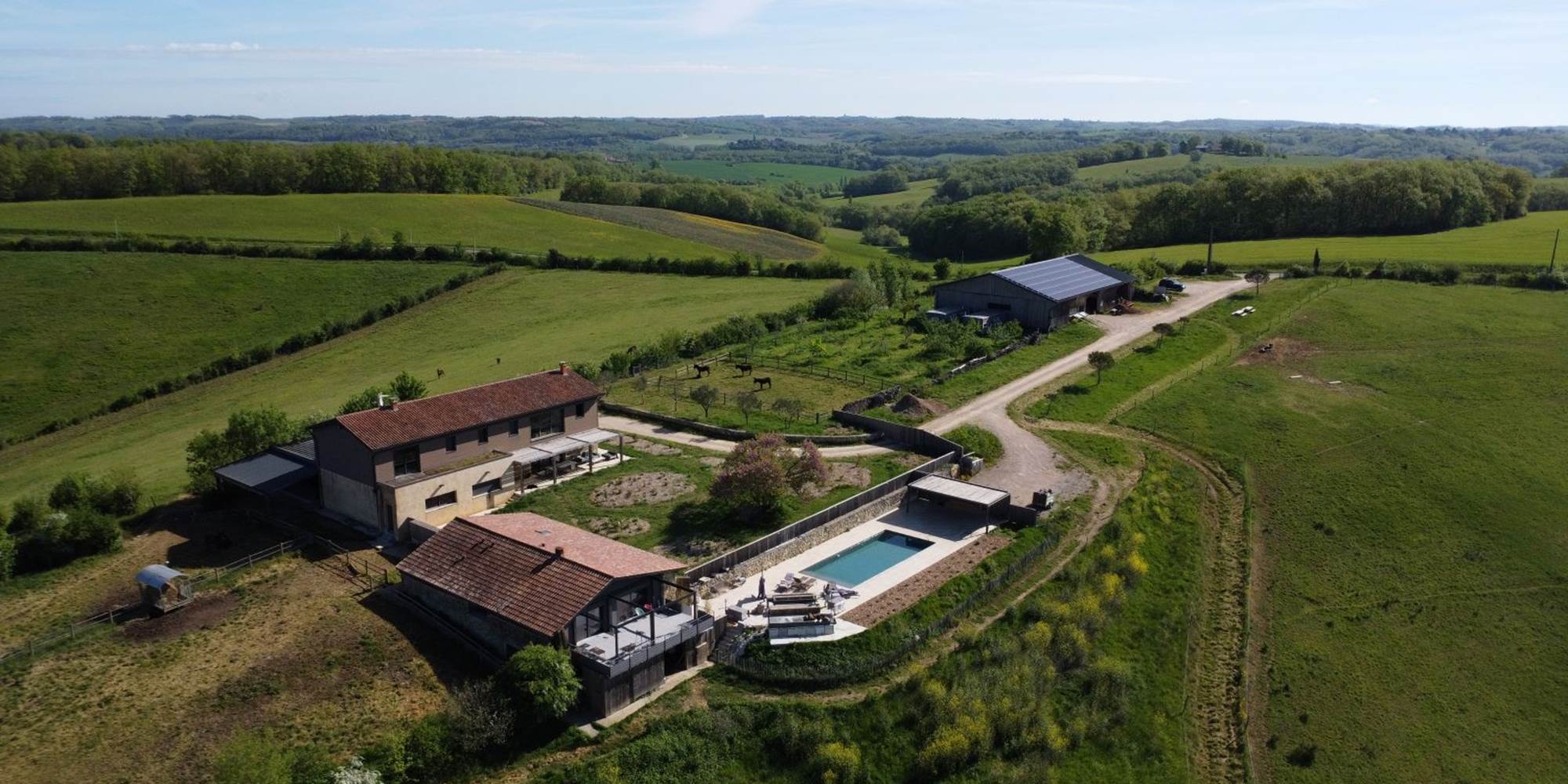 vue aérienne gîte 4 étoiles ferme du Hitton