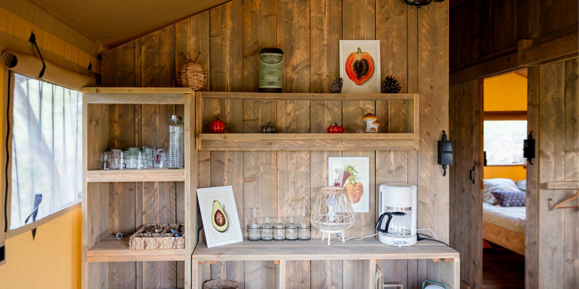 rangement salle à manger écolodges sunshine et sunset