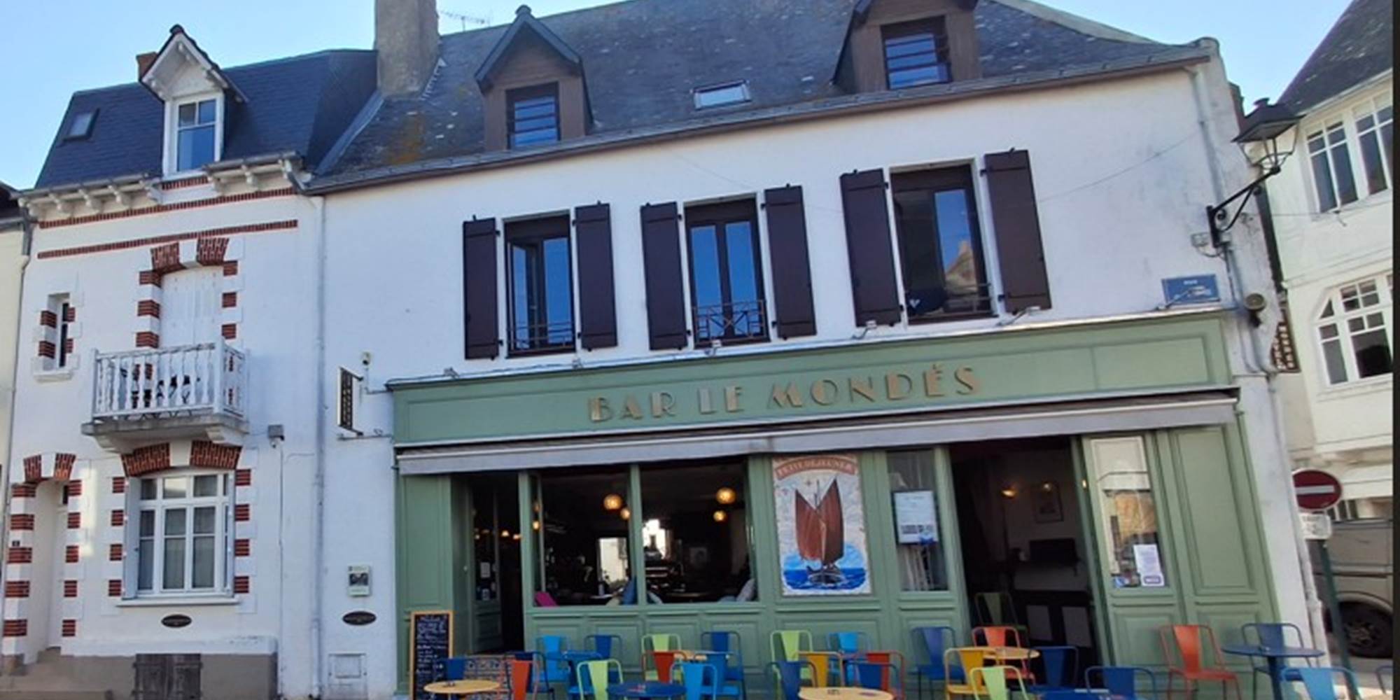 Façade du bar Le Mondés