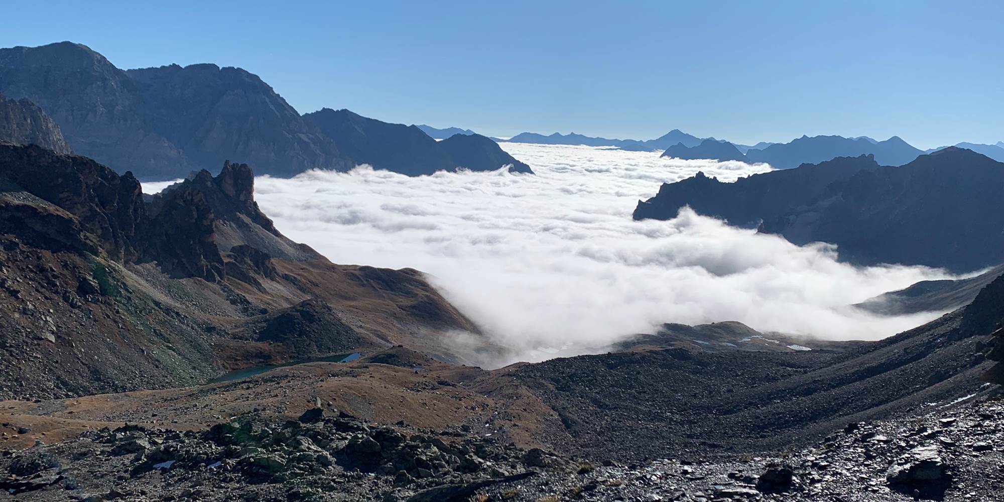 La vallée étroite.