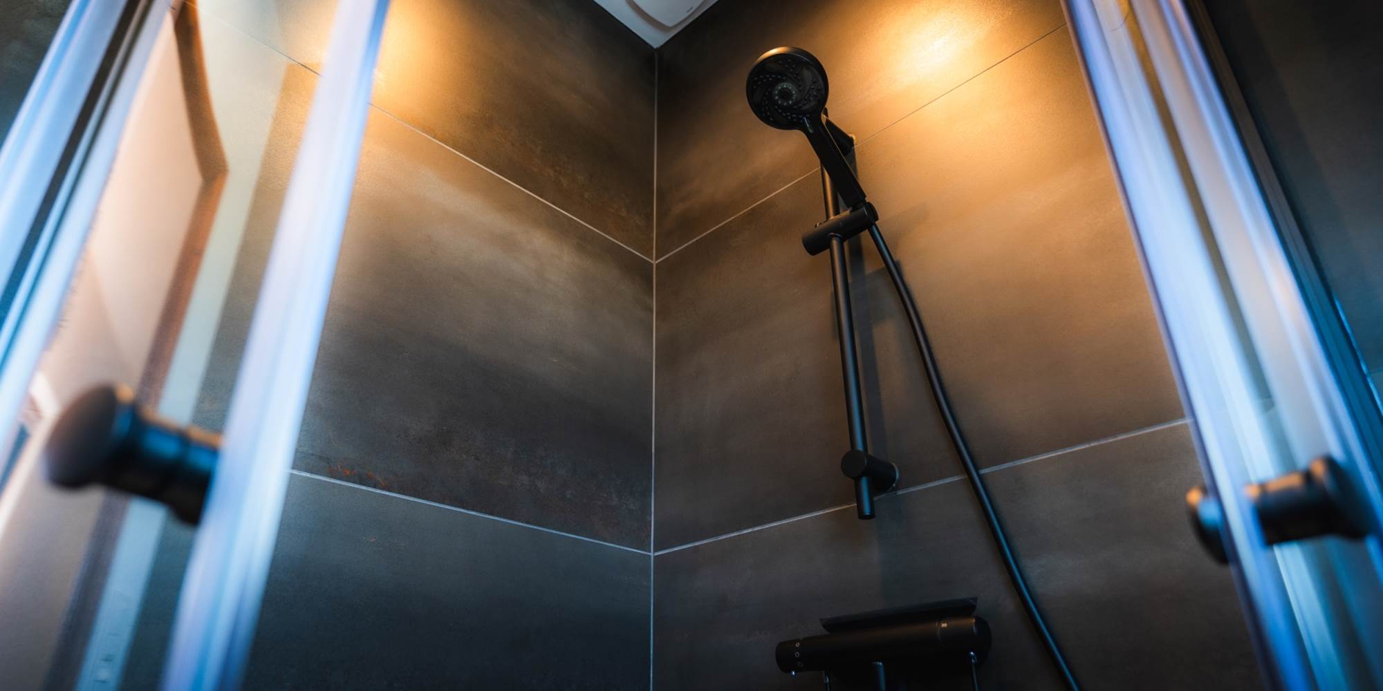 Chambre les danseurs: la douche