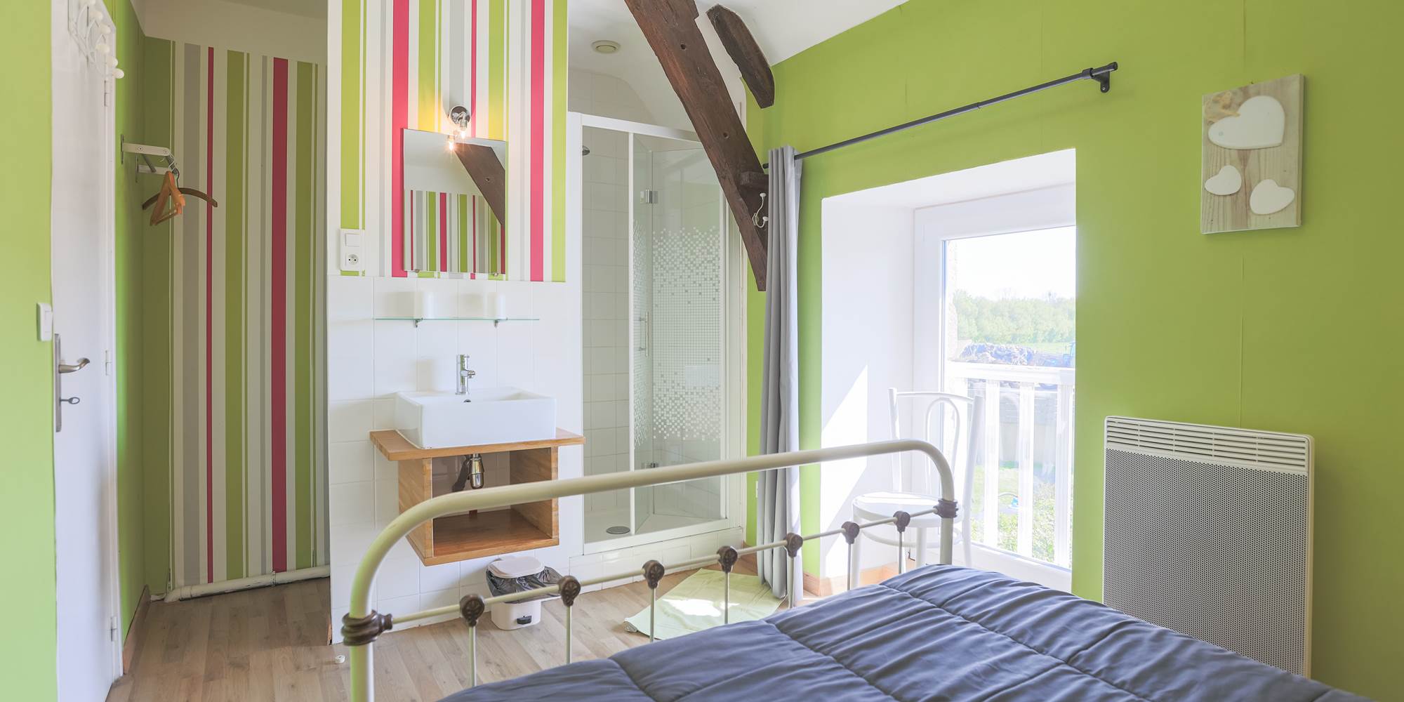 DOUCHE LAVABO DANS CHAQUE CHAMBRE