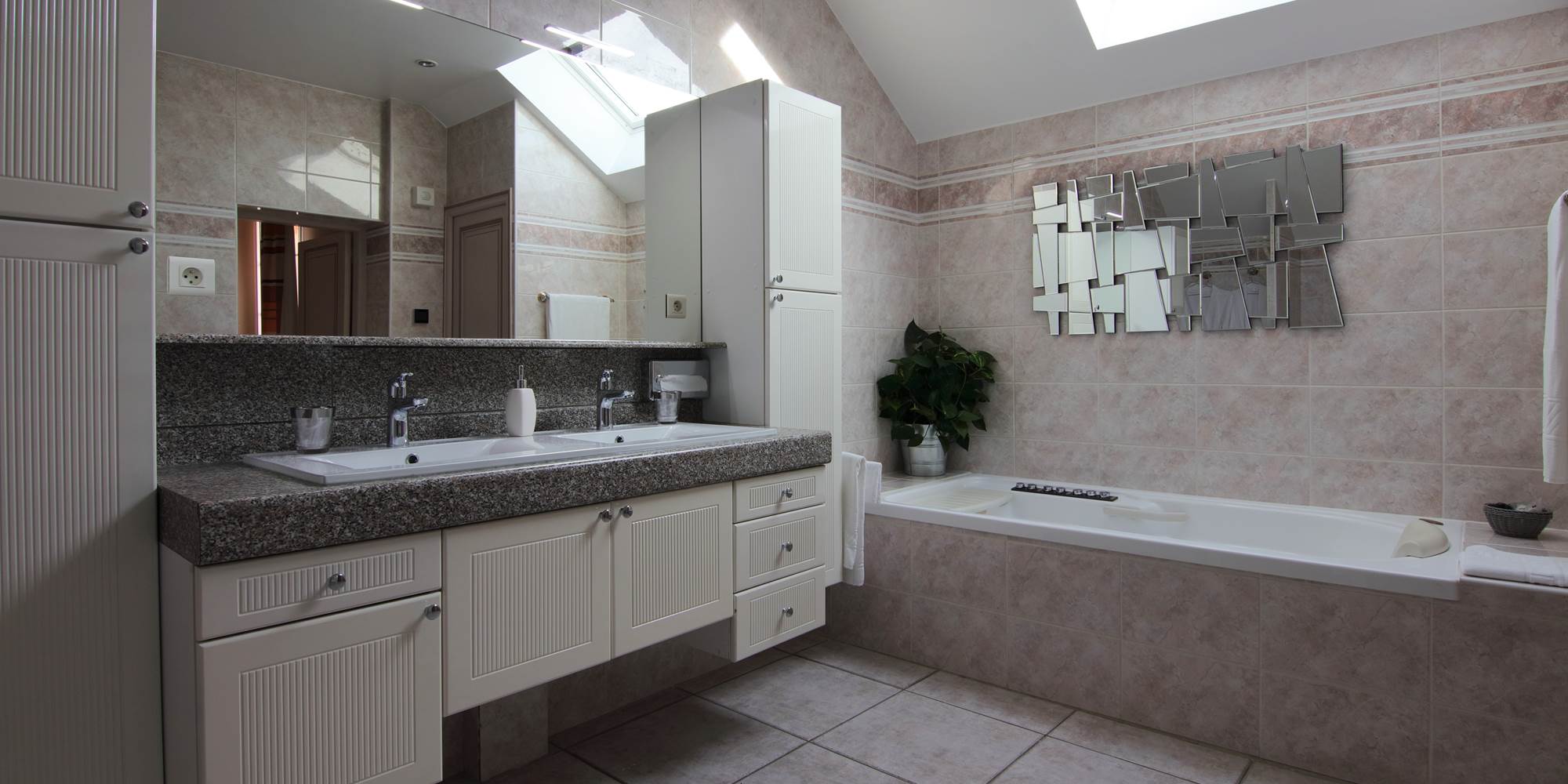 Salle de bain baignoire jacuzzi