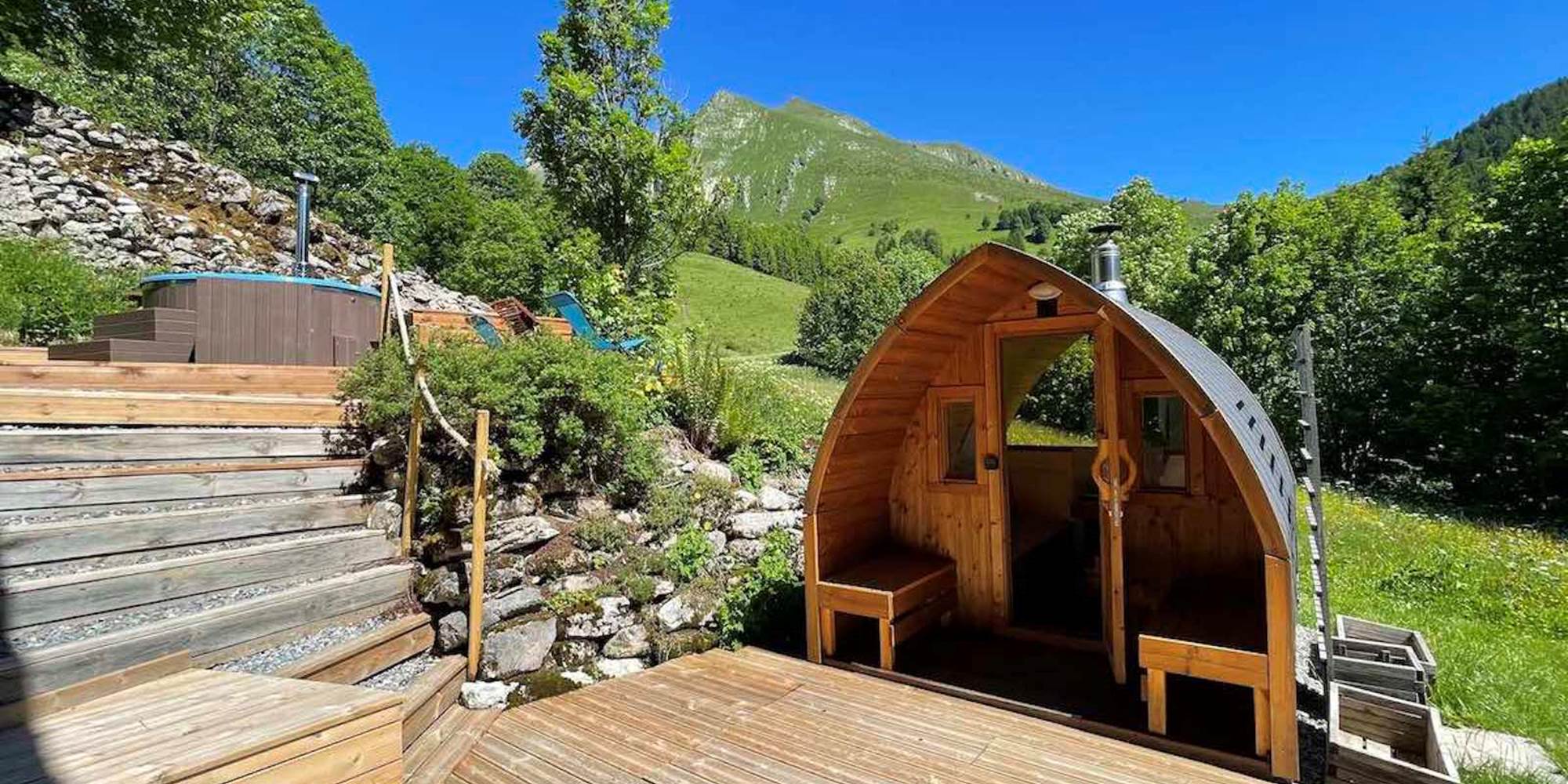 Sauna et Jacuzzi en été