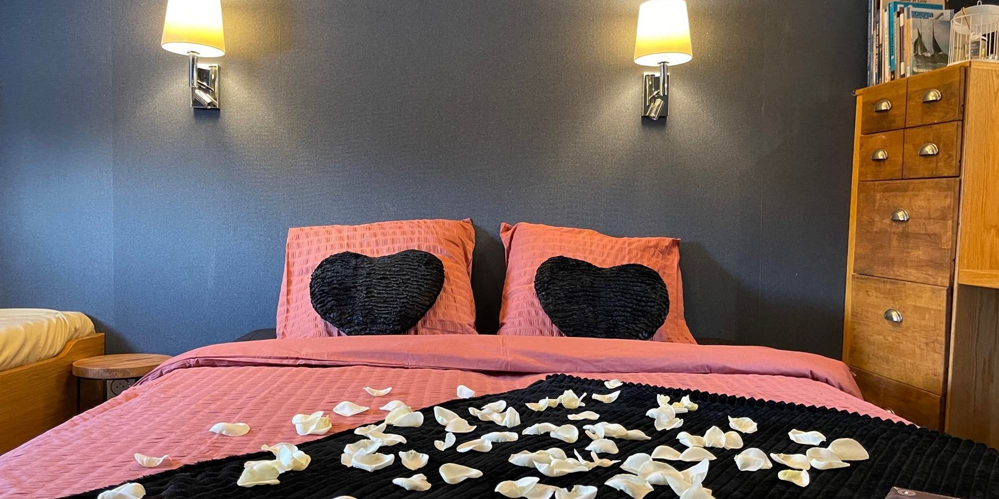 Décoration romantique de la cabine Tarn et petit cadeau surprise pour les amoureux