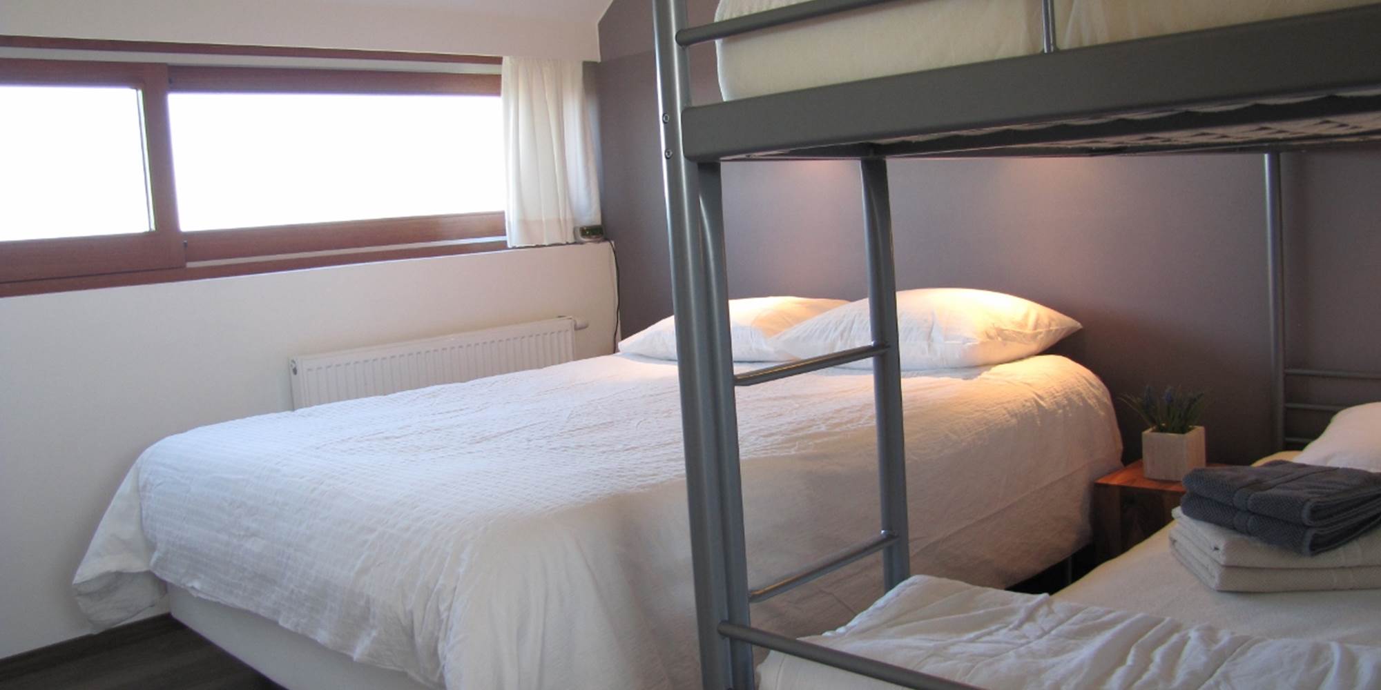 Chambre 2 avec lit double et lits superposés (photo 2)-presta