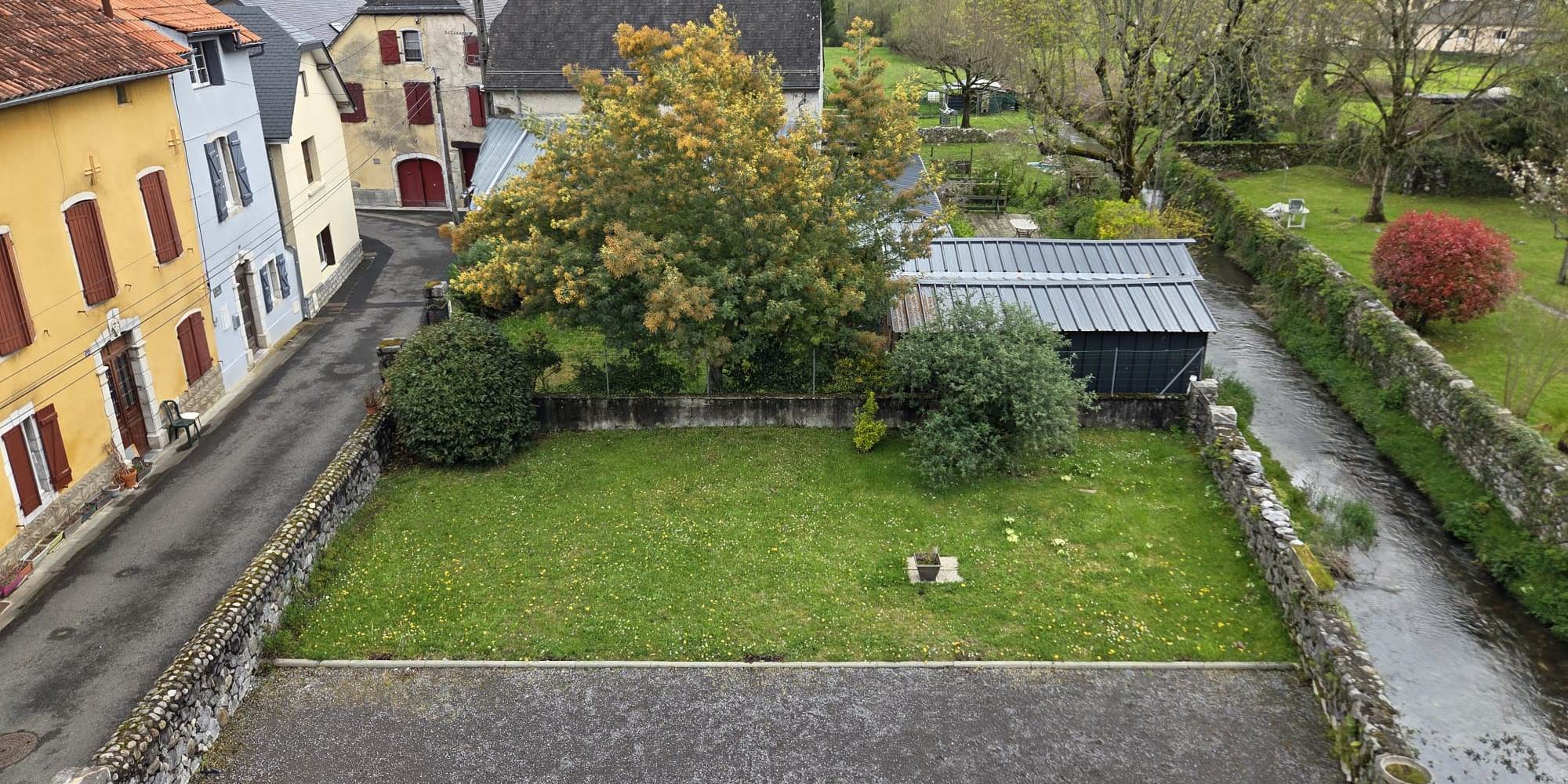 vue sur le jardin depuis loggia