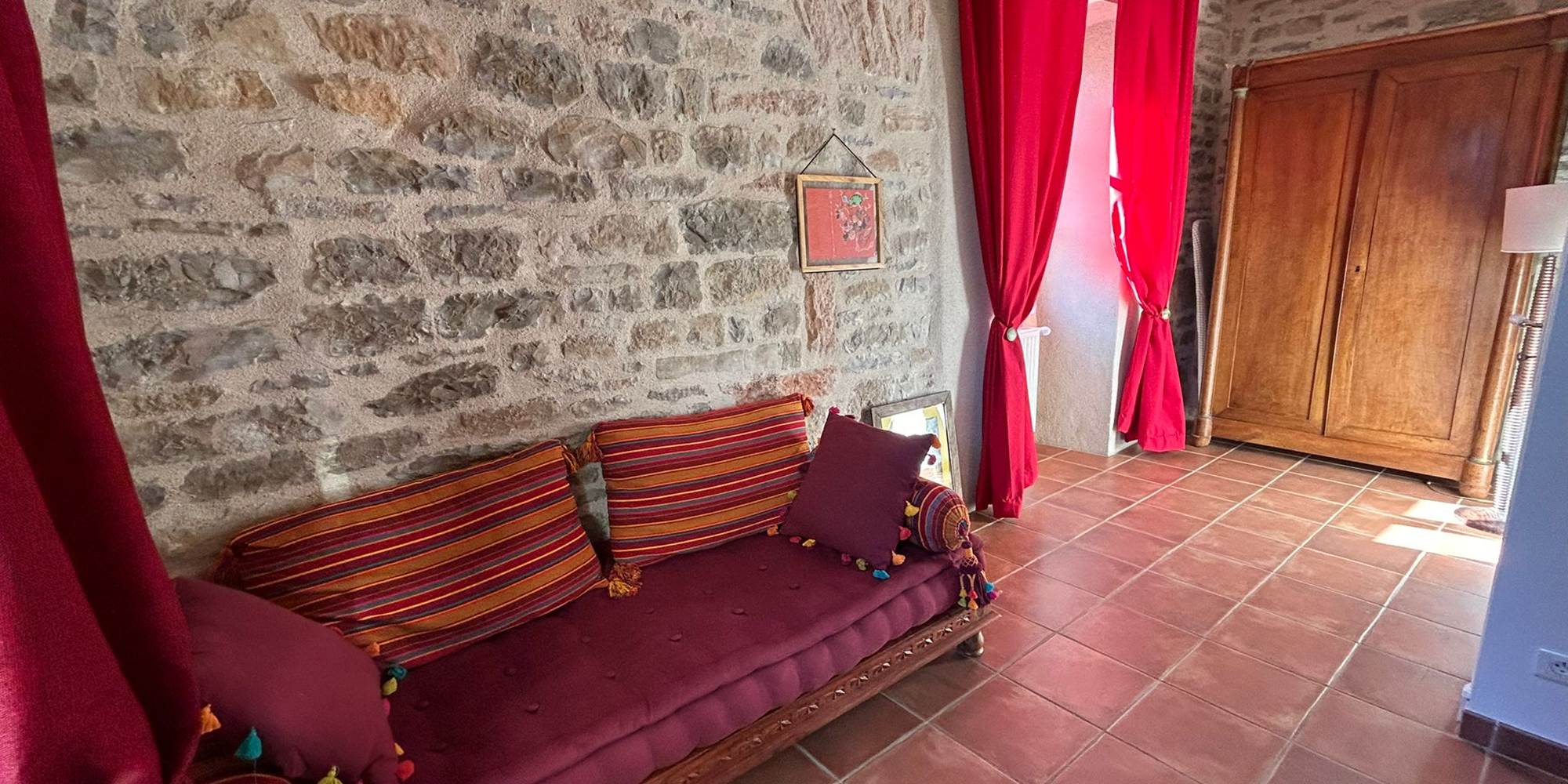 Canapé chambre rouge