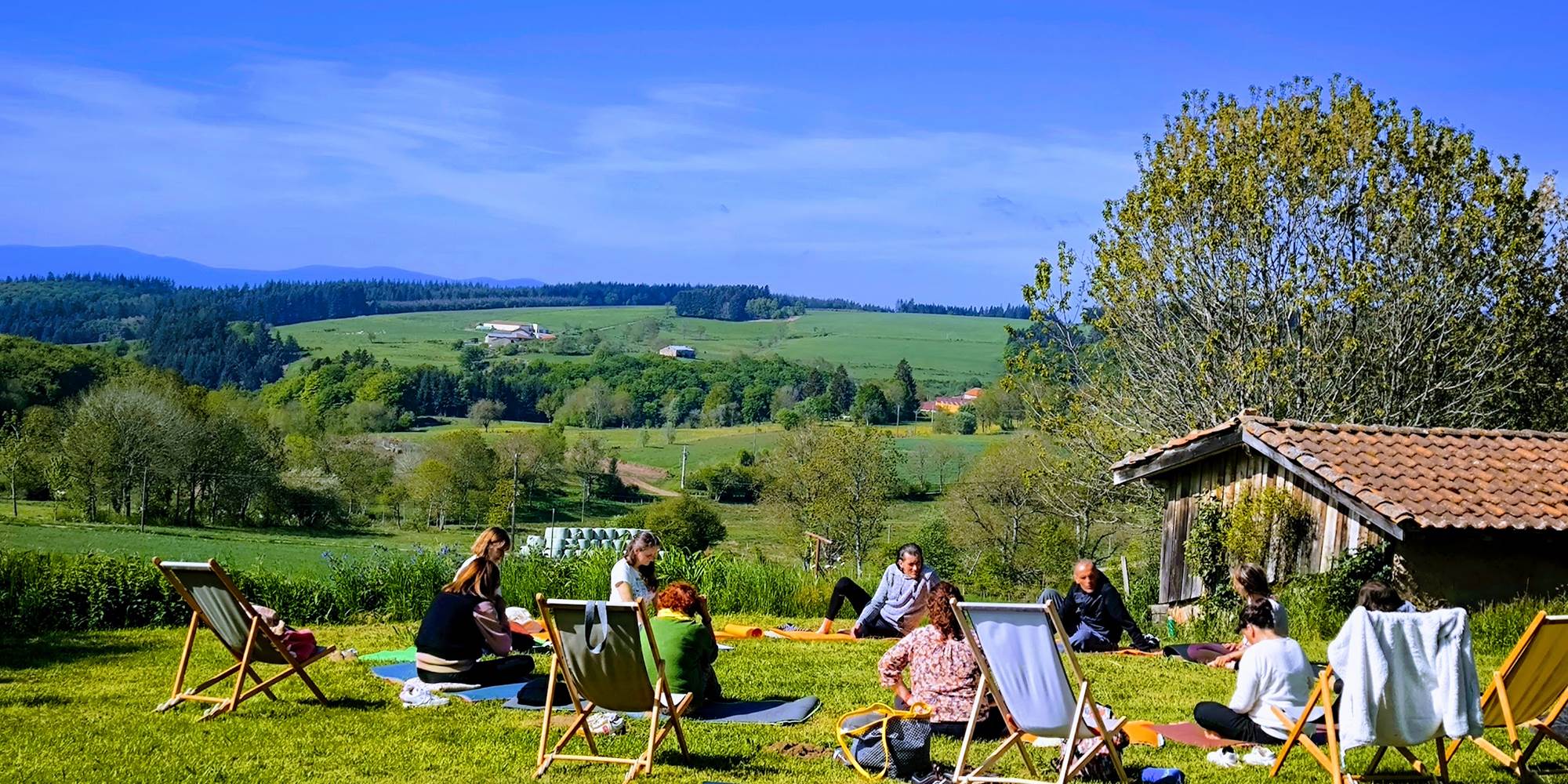 Stage 5 éléments - yoga devant la Halte du Pèlerin