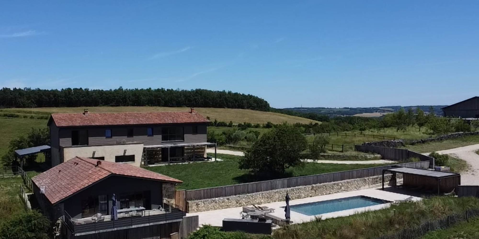 Hitton-séjours-nature-gîte-piscine
