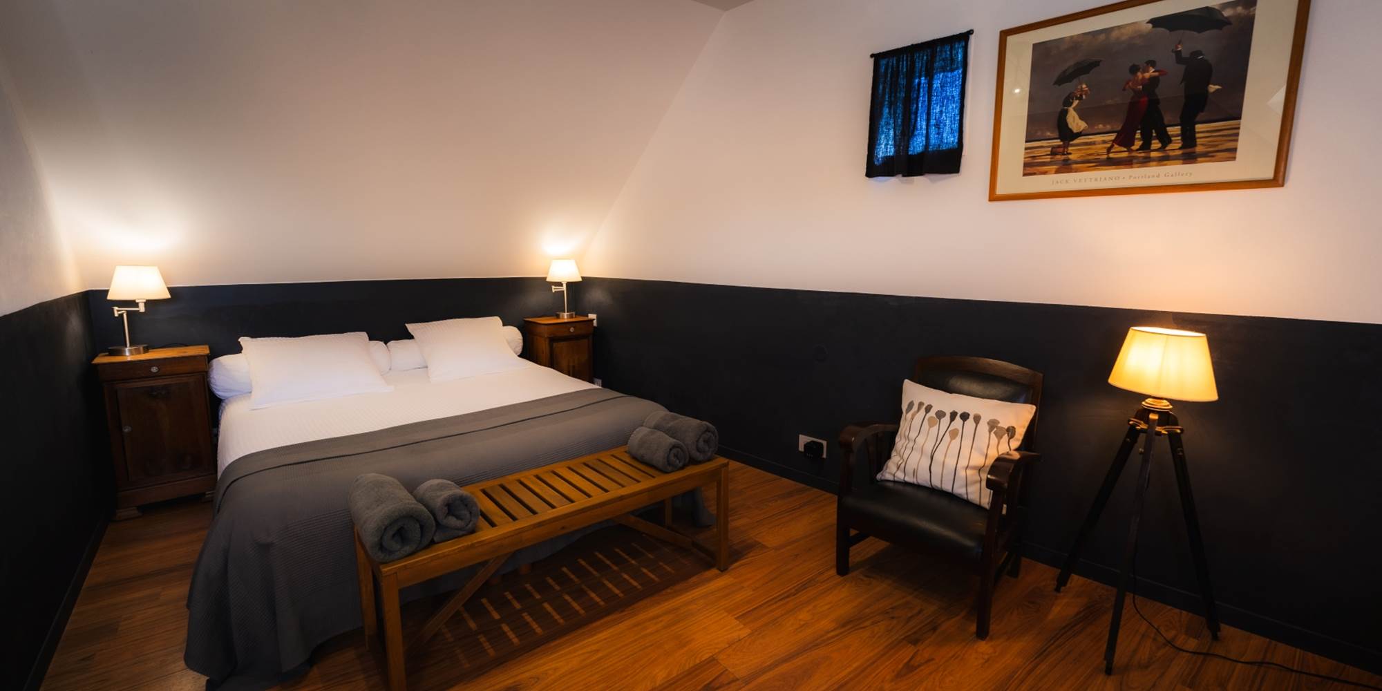 chambre les danseurs: le lit queen size