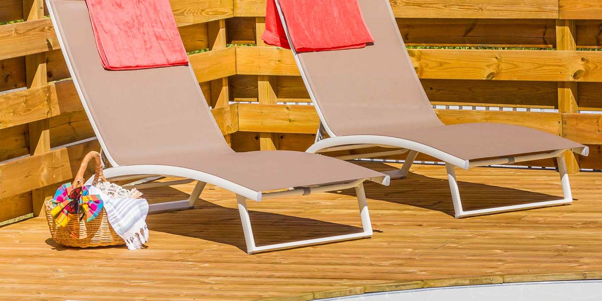 Piscine et bains de soleil