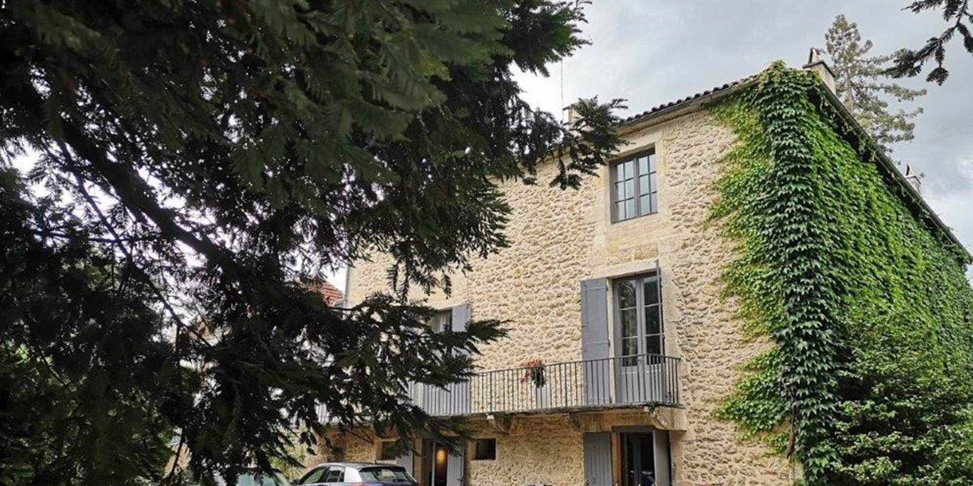 Façade parking