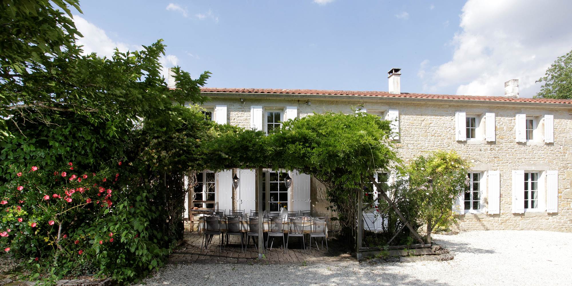 FAÇADE DE LA MAISON